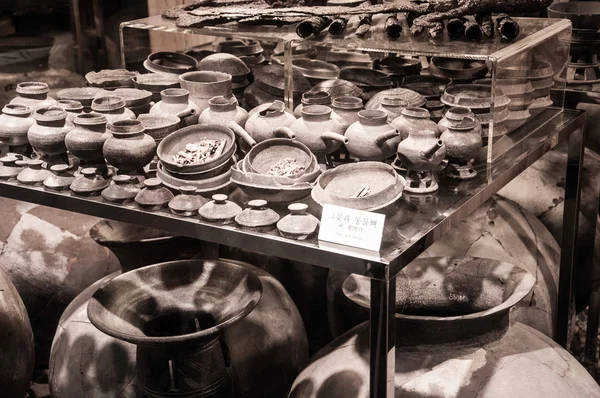 Güney Kore'deki gyoingju Müzesi'nde saklanan eski kil yemekleri