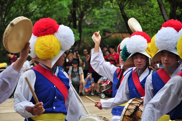 Desempenho da aldeia popular coreana — Fotografia de Stock