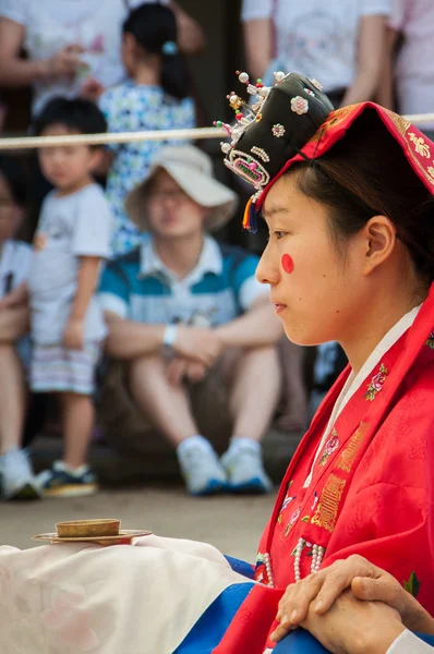 Boda tradicional en pueblo popular coreano — Foto de Stock