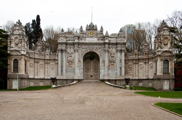 İstanbul, Türkiye 'deki Dolmabahçe Sarayı — Stok fotoğraf