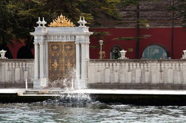 Altın gates de Dolmabahçe karmaşık Istanbul, Türkiye