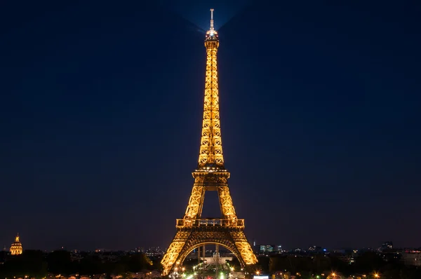 parlak Eyfel kulesinde gece, paris, Fransa