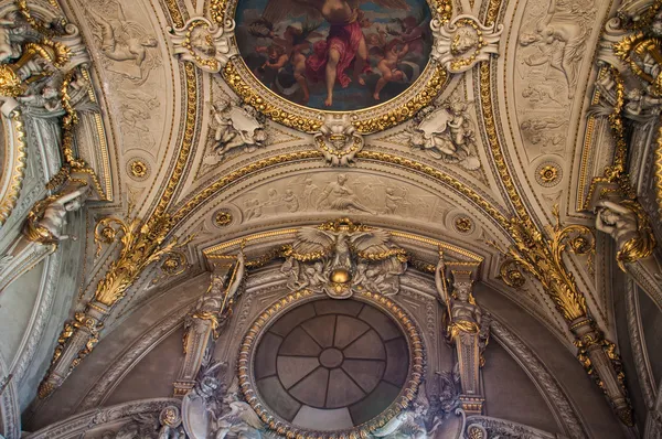 Teto no Museu do Louvre, Paris, França — Fotografia de Stock