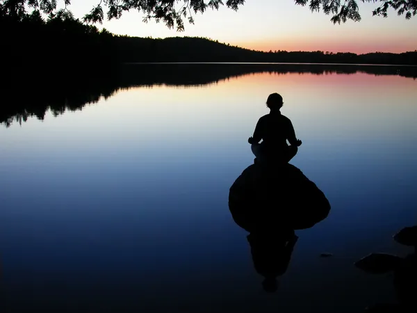 Lake yoga — Stock Photo, Image