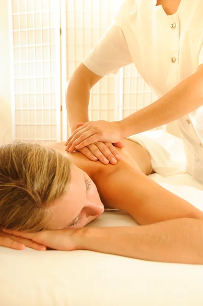 Massagetherapie — Stockfoto