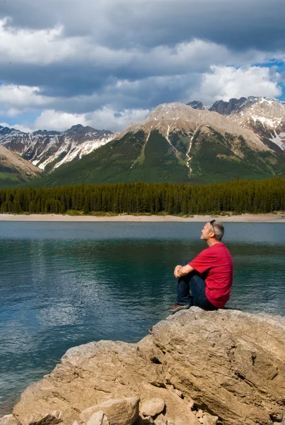 Lac et montagnes — Photo