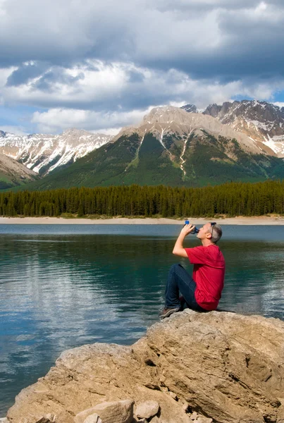 Lac et montagnes — Photo