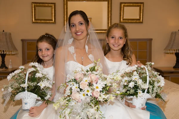 Nevěsta a dcery — Stock fotografie
