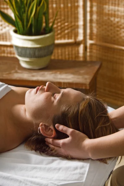 Head massage — Stock Photo, Image