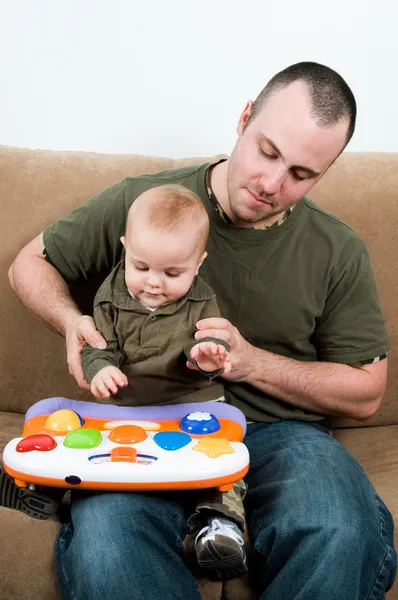 Lekfull pappa — Stockfoto