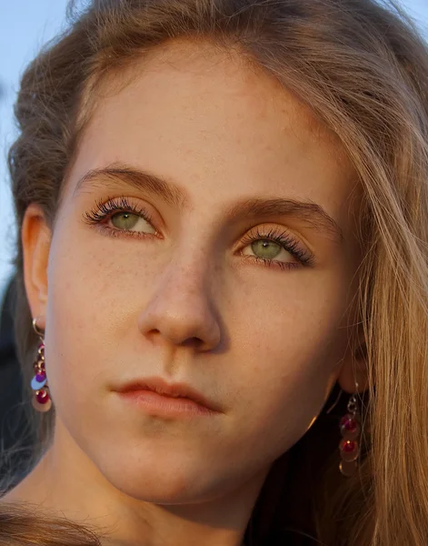 Green eyed young woman — Stock Photo, Image