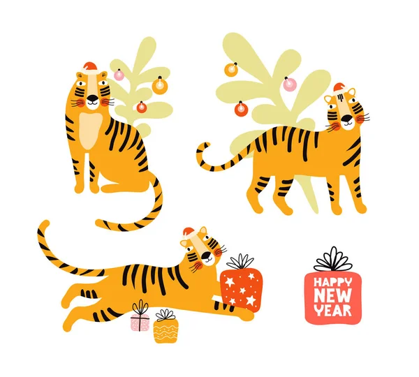 A Tigris éve. Aranyos rajzfilm tigris egy Mikulás kalap. Vicces állatok karácsonyfával és ajándékdobozokkal. Boldog új évet és karácsonyt! Vektorgyűjtemény elkülönítve a fehéren. Gyermeklapos illusztráció. — Stock Vector