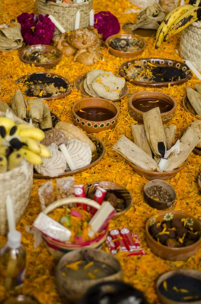 Meksykański dzień zmarłych oferuje ołtarza — Zdjęcie stockowe