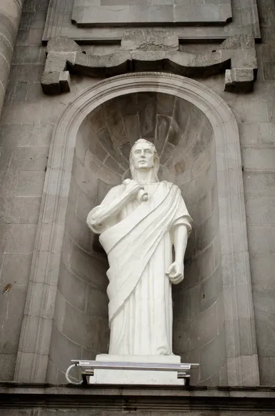 Statue in a cathedral — Stock Photo, Image