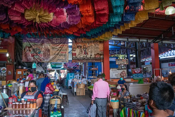 Tlacolula Oaxaca Mexico Maj 2022 Scena Wnętrzu Rynku Sprzedawcami Piękną — Zdjęcie stockowe