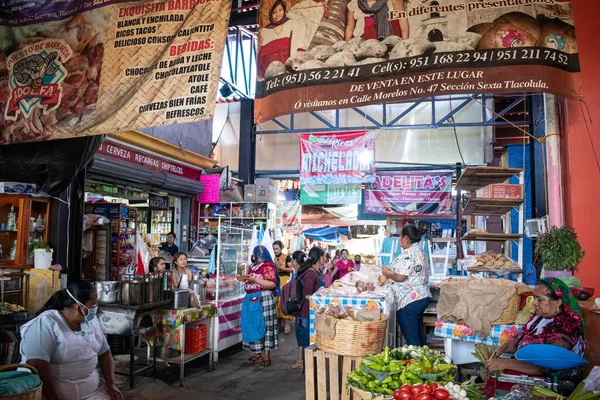 Tlacolula Oaxaca Mexico Maj 2022 Scena Wnętrzu Rynku Sprzedawcami Tlacolula — Zdjęcie stockowe