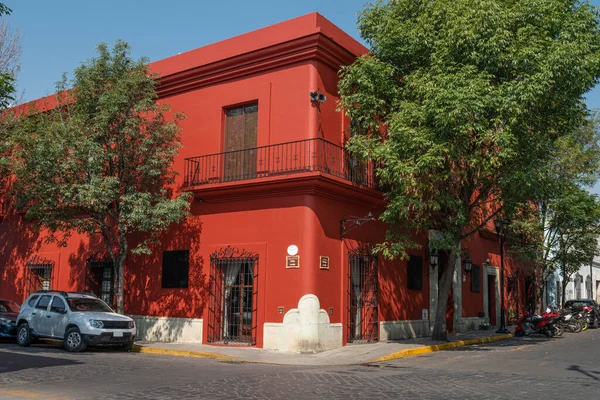 Oaxaca Oaxaca Mexico Maj 2022 Widok Kolorowego Czerwonego Budynku Rogu — Zdjęcie stockowe