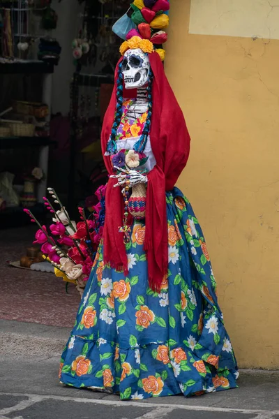 Xico Veracruz Mexico Październik 2021 Szkielet Ubrany Kwiecistą Sukienkę Czerwony — Zdjęcie stockowe
