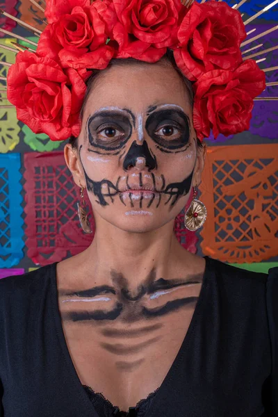 전통적 메이크업 트리나 복장을 멕시코 여성의 초상화 화려하게 — 스톡 사진