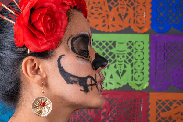 Perfil Retrato Mulher Mexicana Maquiagem Tradicional Traje Catrina Fundo Papel — Fotografia de Stock