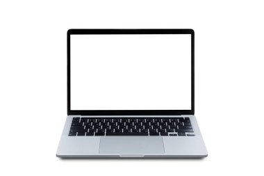 Boş ekran beyaz arkaplanda izole edilmiş modern dizüstü bilgisayar.