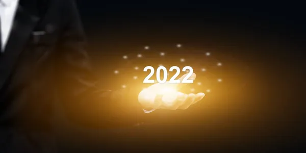 2022 Επιχειρηματική Ιδέα Επιχειρηματίας Χέρι Δείχνει 2022 Έτος Σκούρο Φόντο — Φωτογραφία Αρχείου