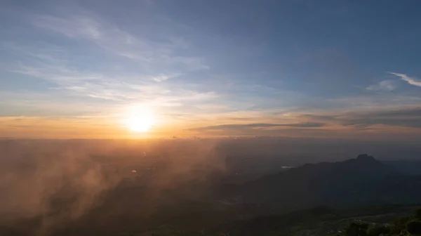 Ljus Orange Himmel Och Soluppgångens Ljus Morgonen — Stockfoto