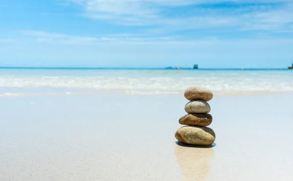 Stones Balanced Beach Zen Stones Meditation Relaxation Japanese Zen Garden — Stock Photo, Image