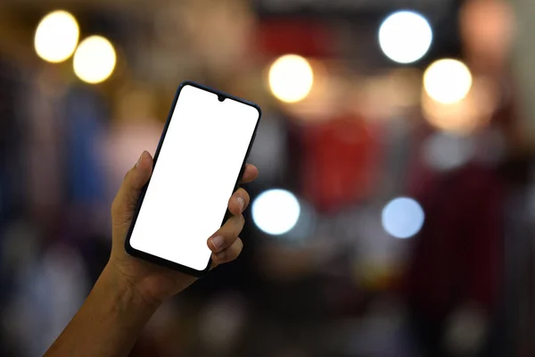手持ちスマートフォンブランク画面上のボケ光背景 — ストック写真
