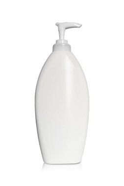 Beyaz arka planda izole edilmiş boş kozmetik şişeleri kırpma yolu da dahil. Krem, köpük, şampuan için dizayn ürünü.