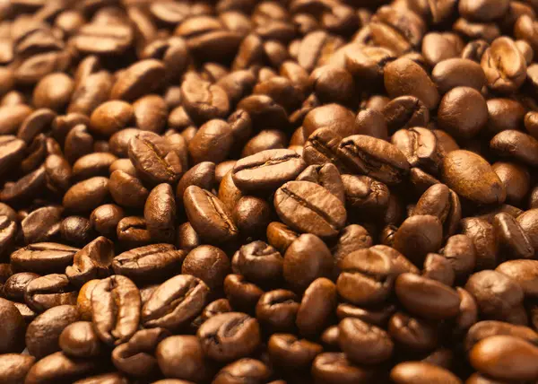 咖啡豆散落在表面2 — 图库照片