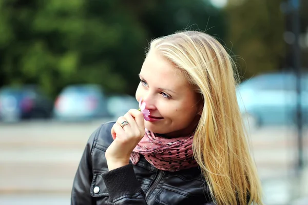 Girl with a flower — Stock Photo, Image