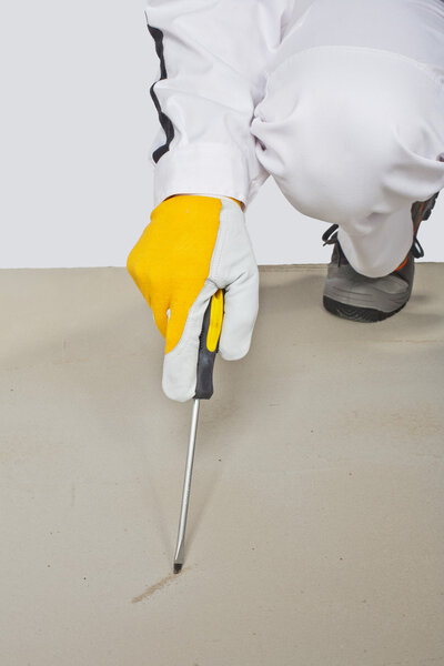 Острый инструмент проверки цементного пола
