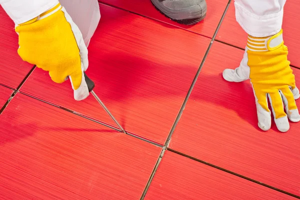 Sharp tool clean spaces between tiles — Stock Photo, Image