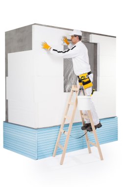 çalışan bir izolasyon panel sabitleme