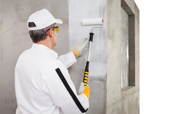 Preparación del trabajador con un rodillo de pintura — Foto de Stock