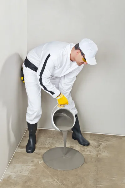 Worker apply self leveling floor — Stock Photo, Image