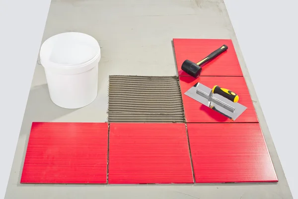 Ceramic tilles and tile adhesive on floor — Stock Photo, Image