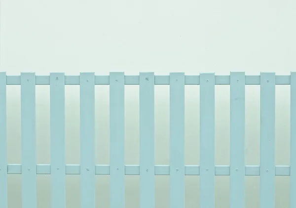 Het blauw geschilderde houten hek — Stockfoto