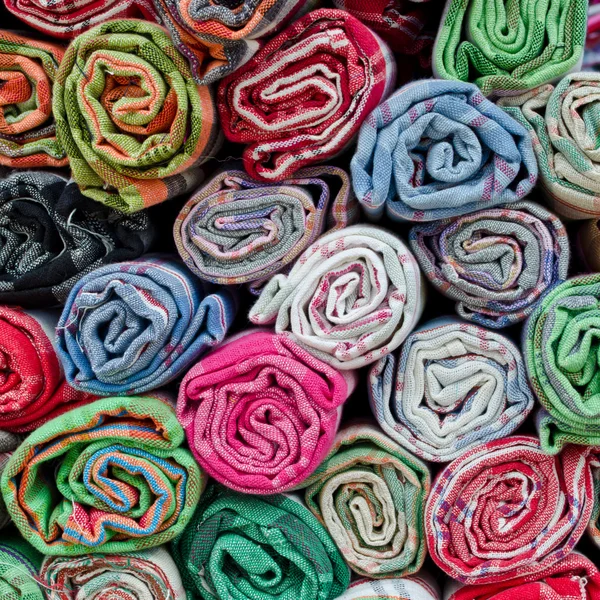 Stapel van kleurrijke katoen handdoeken — Stockfoto