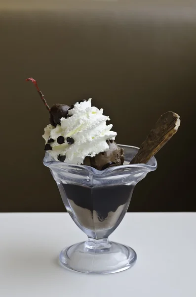 Eisbecher aus Schokolade — Stockfoto