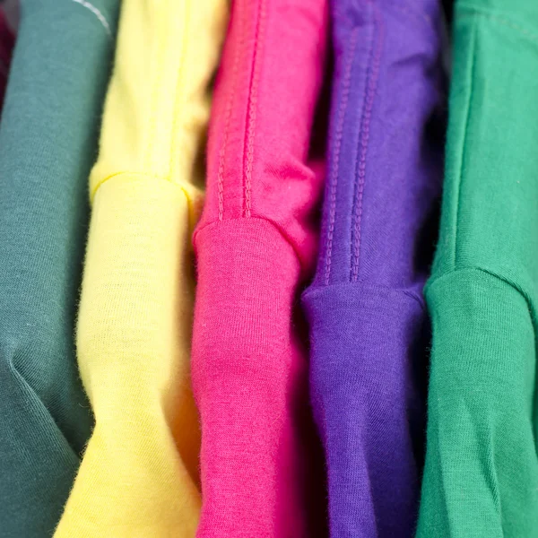 Close up de t-shirt colorida — Fotografia de Stock