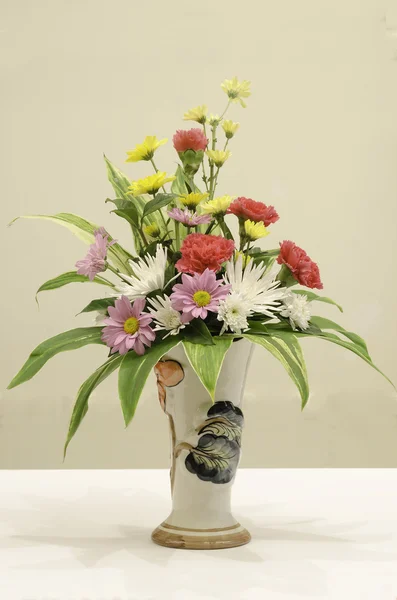 Blommor vas ordnade för dekoration — Stockfoto
