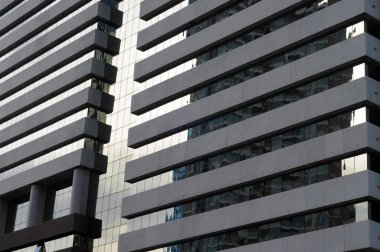 Yeni binada dul kadın tasarımı