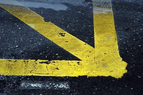 Verkehrszeichen Auf Der Straße — Stockfoto