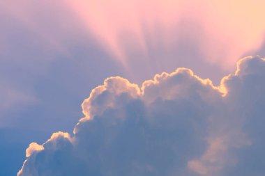  Güneş Işıkları ve Bulutlar