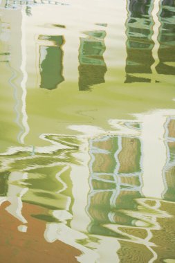 Parktaki gölün güzel manzarası