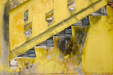 Grunge merdiveni ve grunge duvarı