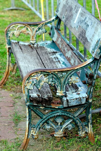 Stare Krzesło Zielonym Parku — Zdjęcie stockowe