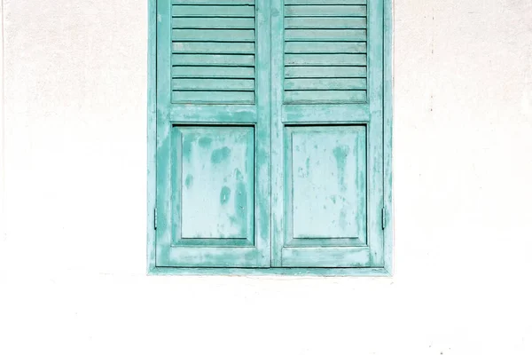 Зелене Вікно Гранжевій Стіні — стокове фото